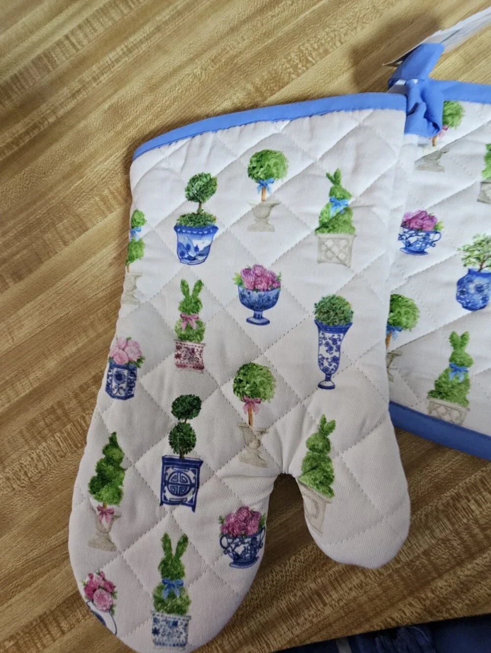 Southern Living Bunny Topiary Oven Mitt Pot Holder Set Chinoiserie Easter Blue